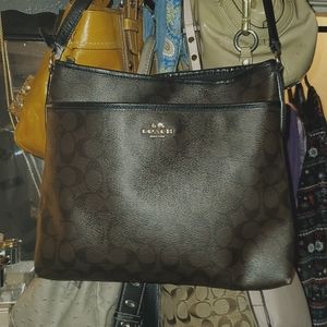 COACH Signature File CrossBody Bag - Immaculate Condition NEVER BEEN USED